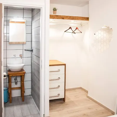 Secret Loft, 2min Walk From The Beach, High Tech شقة *